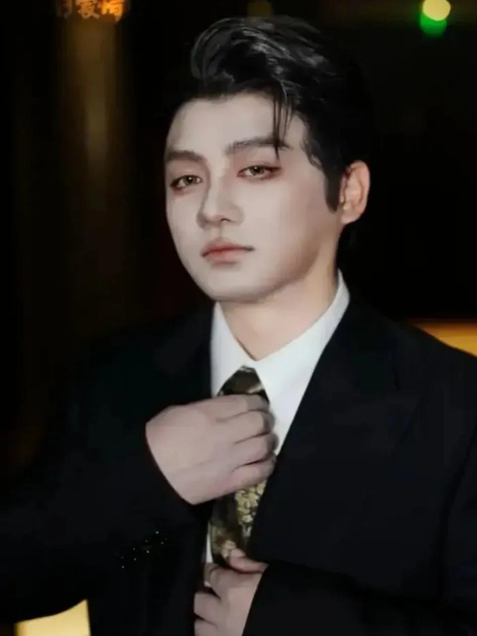 有奖竞猜！这位大明星你们谁认识？提示：东北的演过乡村爱情，赵本山老师的爱徒。谁猜