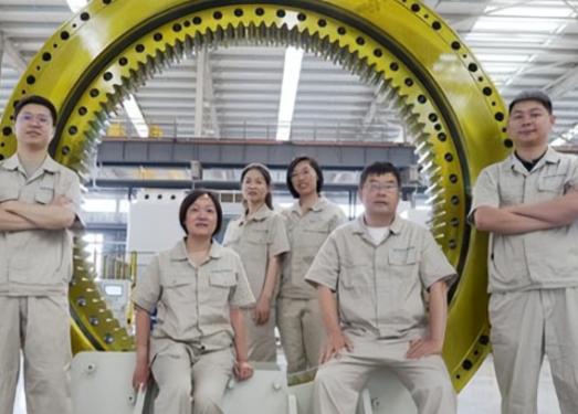 2006年，德国人想用11亿元，收购曾为神舟飞船造过轴承的洛阳轴承，当时洛轴欠债