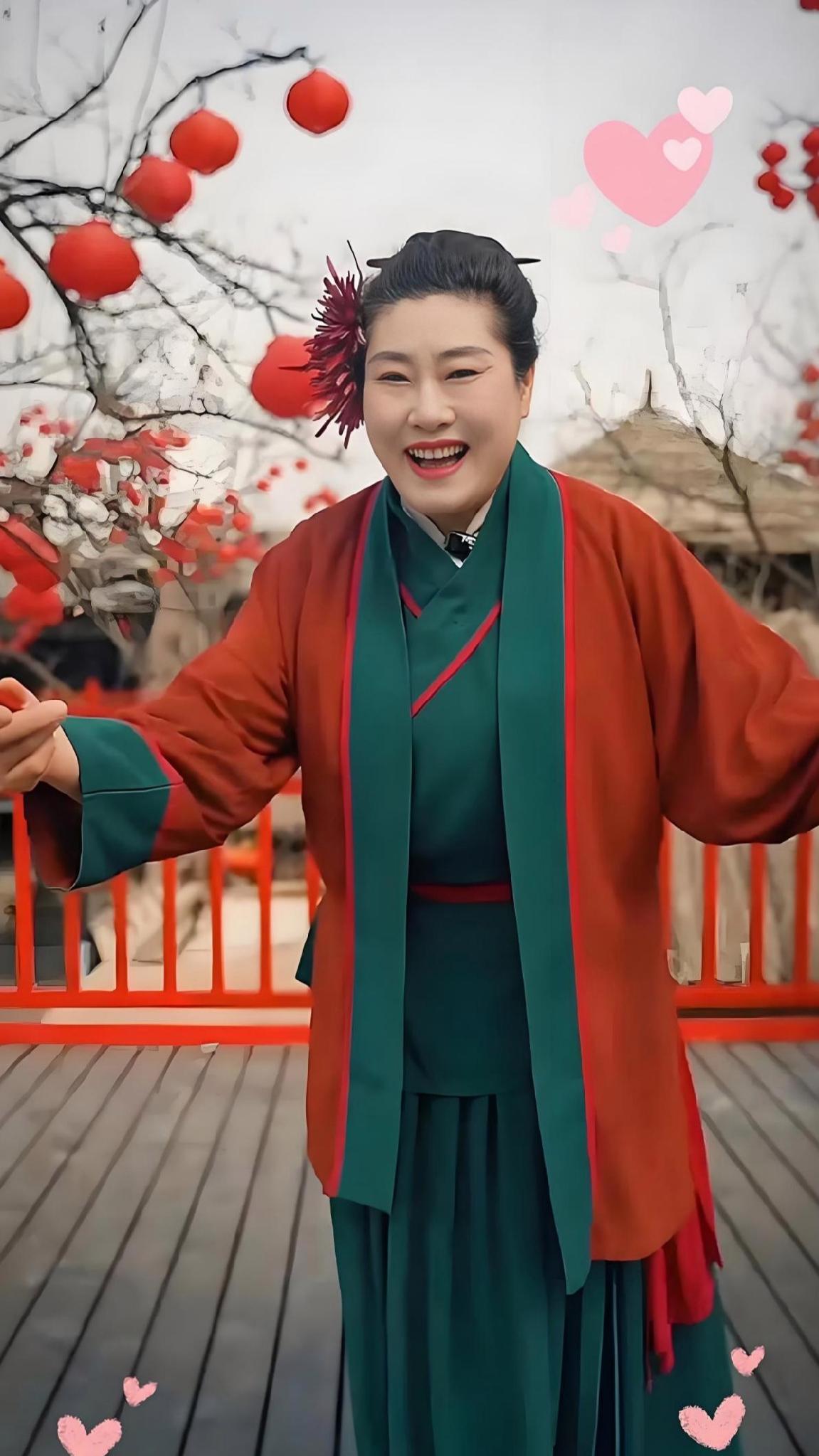 上联:天上无云难下雨
下联:人间有媒易成婚

(图片采自网络，侵则立删)