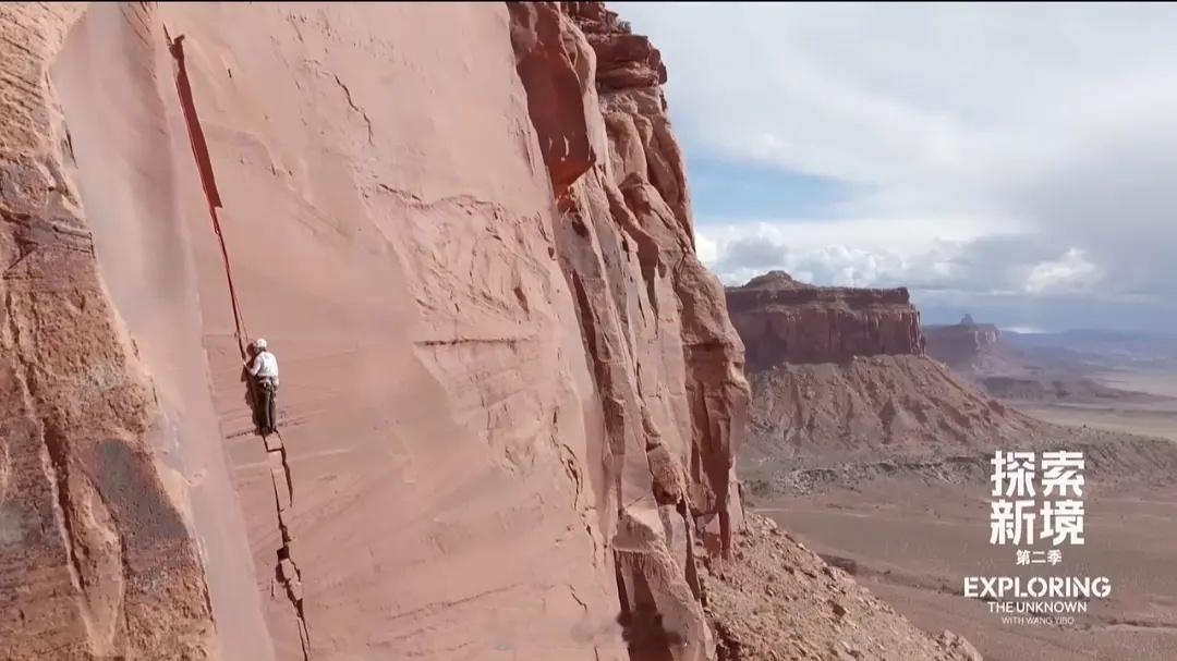 王一博《探索新境2》新物料来了不懂就问，是在练飞檐走壁吗 