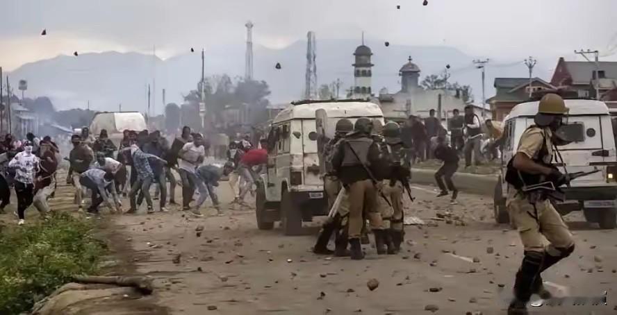 血债血偿！援建瓜达尔港被炸，外交部火力全开：坚决打击一切恐怖主义。

咱援建的瓜