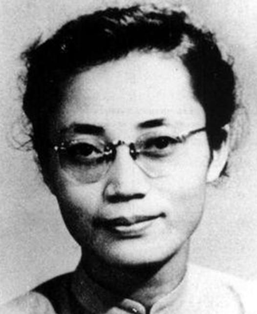 1950年，萧明华在台湾被捕，特务连续审问了她五天五夜她都没屈服，特务准备放弃时
