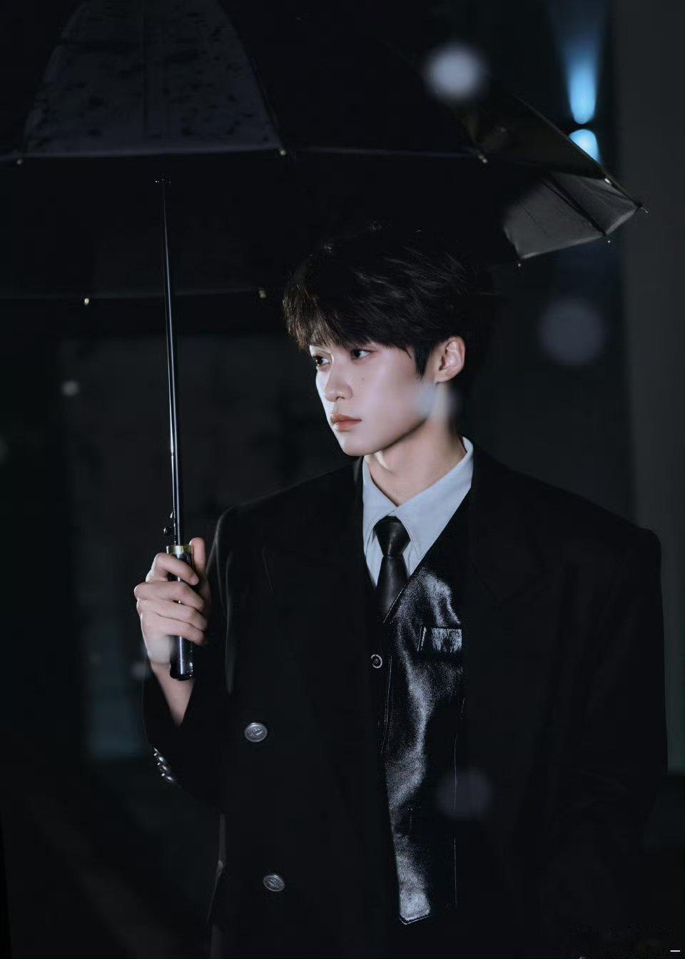 梓渝雪中撑伞梓渝：下雪了❄️韩剧感拉满的一组  韩剧男主