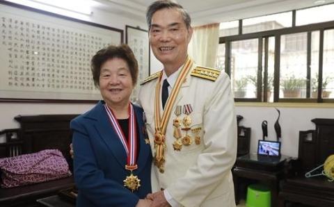 1972年，24岁的女干部李玉枝执意嫁给一级伤残战斗英雄，可她却在新婚之夜，用绳