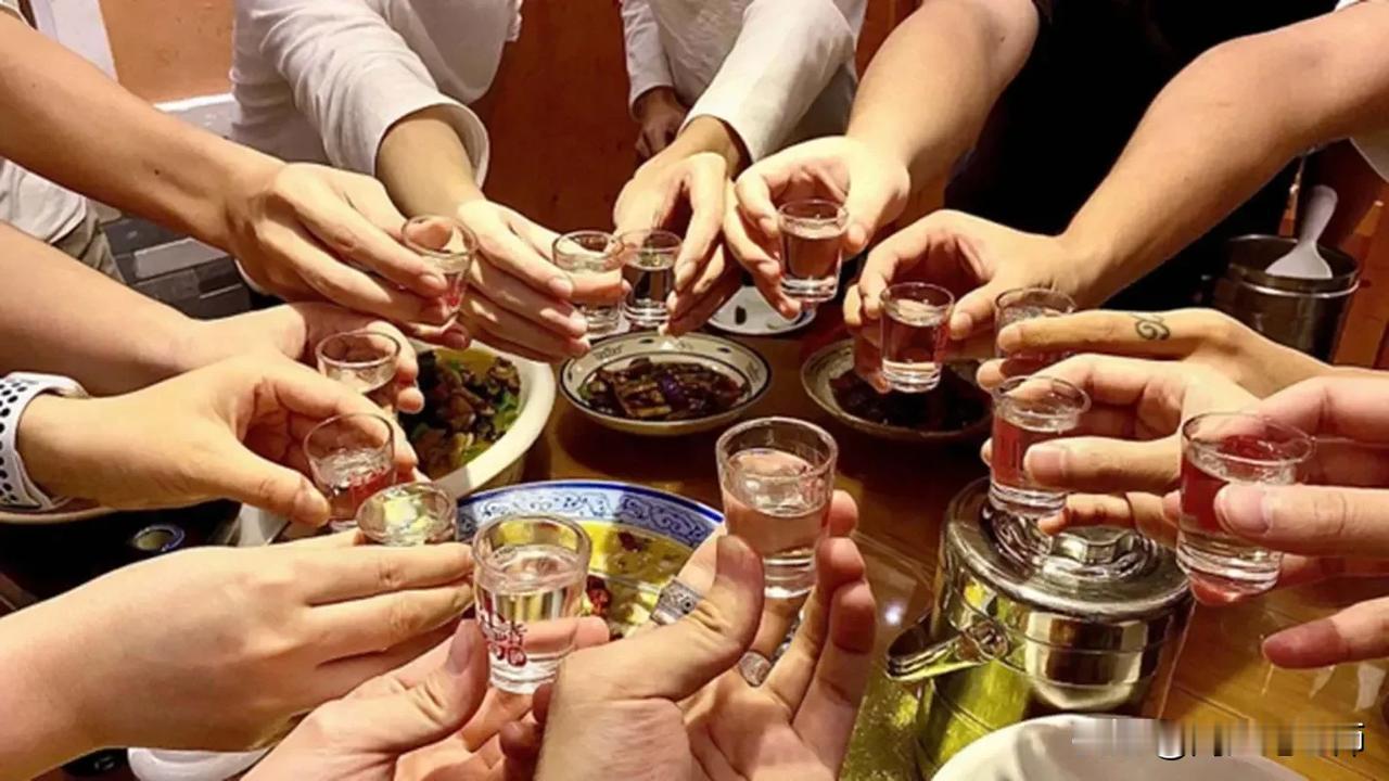 昨天中午，好哥们请客；今天中午，外甥女请客。两次都是东安县城的高档酒店，美味佳肴