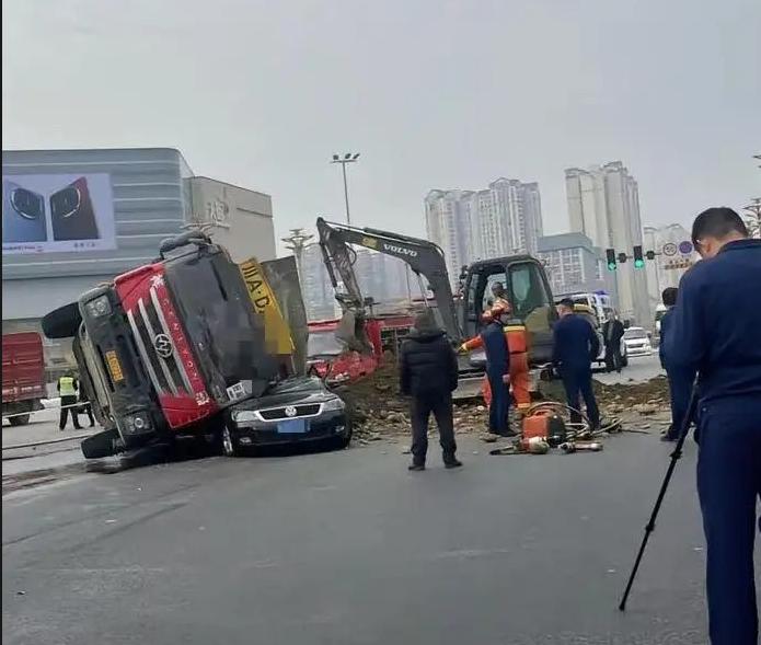 突发！成都一货车侧翻压扁轿车2人当场死亡，惨烈现场曝光

车行万里路，安全第一步