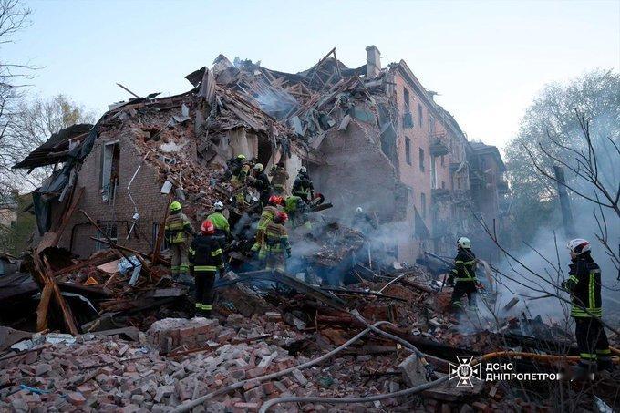 乌克兰UA  三人死亡，约20人受伤，这是俄罗斯对第聂伯罗彼得罗夫斯克的袭击，根