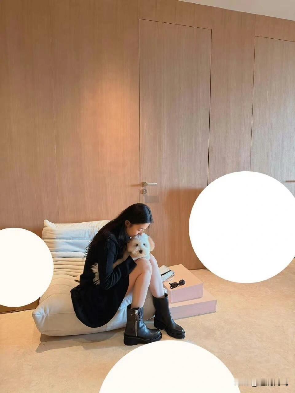 刘亦菲太可爱了吧，打个码也上热搜了😍！