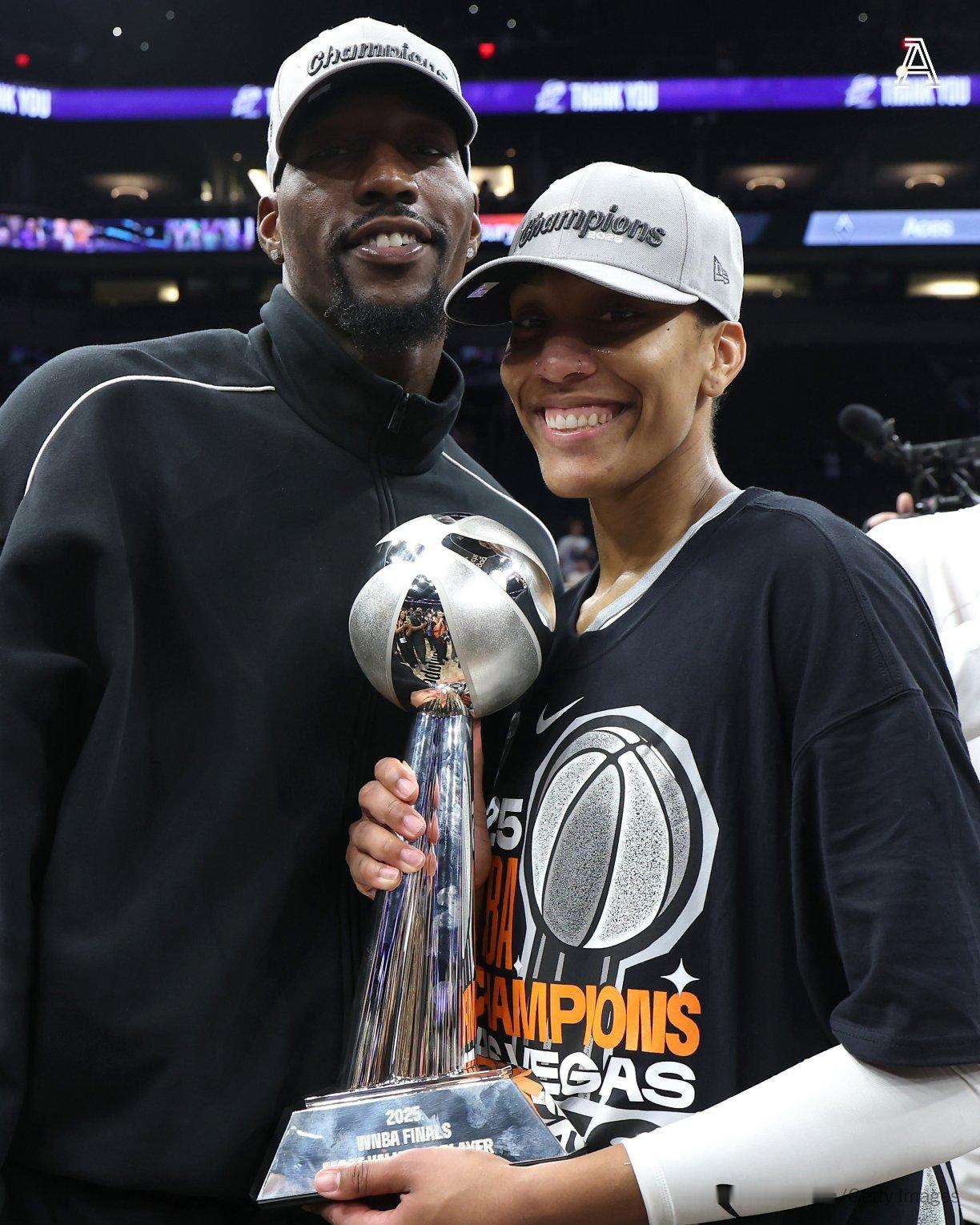 另一个世界里，阿贾继续开创：单赛季得分王+MVP+DPOY+总冠军+FMVP，大