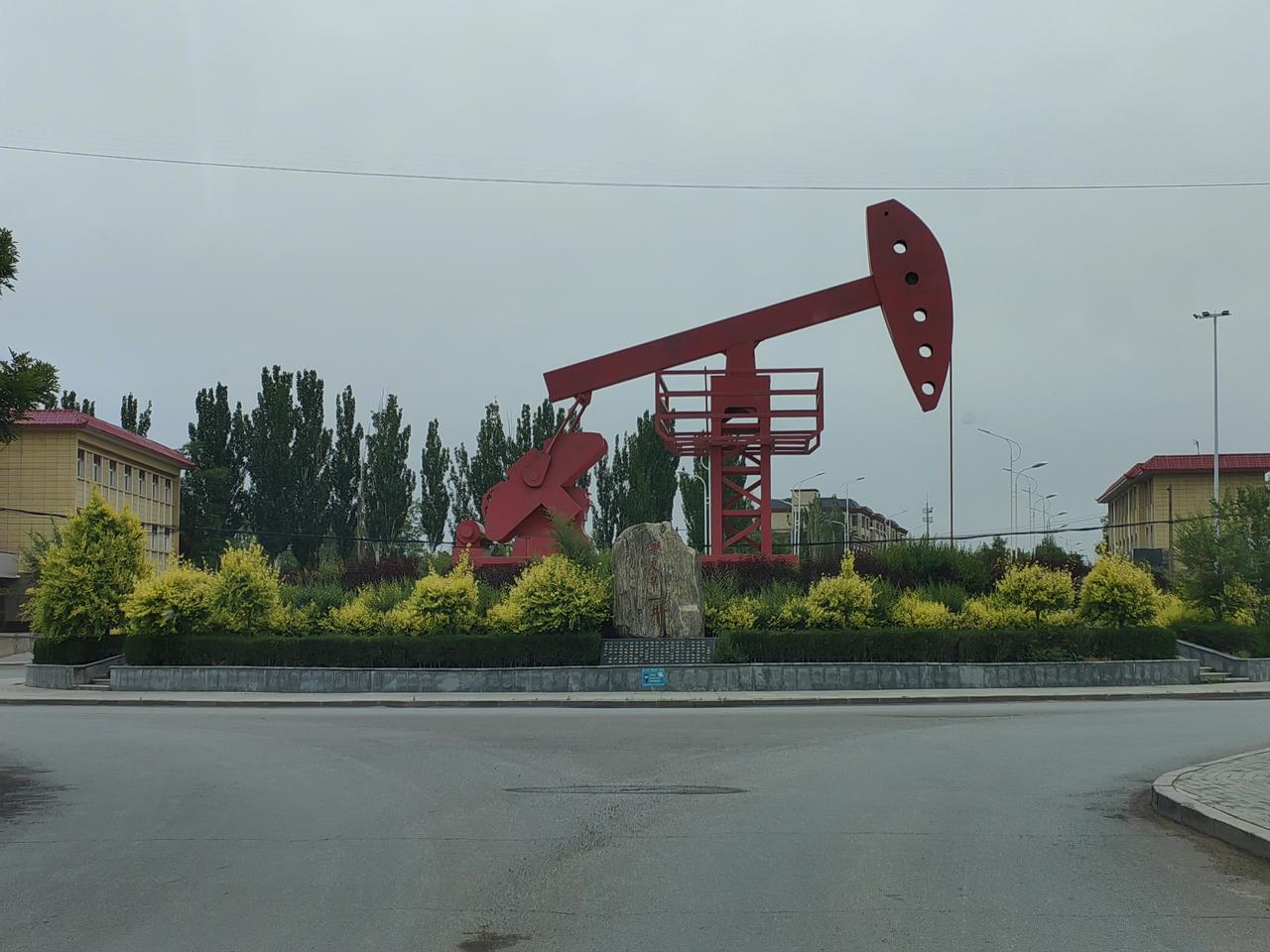 有一种“大口袋”观点，认为企业文化是由物质文化、制度文化、行为文化和精神文化组成