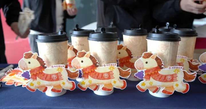 书亦烧仙草春节“开门红”：乡镇店成增长亮点，有料多料“破局”下沉市场