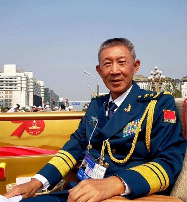 杨成武次子杨东明与秦基伟之女秦畹江结为夫妇，是两家人的喜事。

说起杨东明，这位