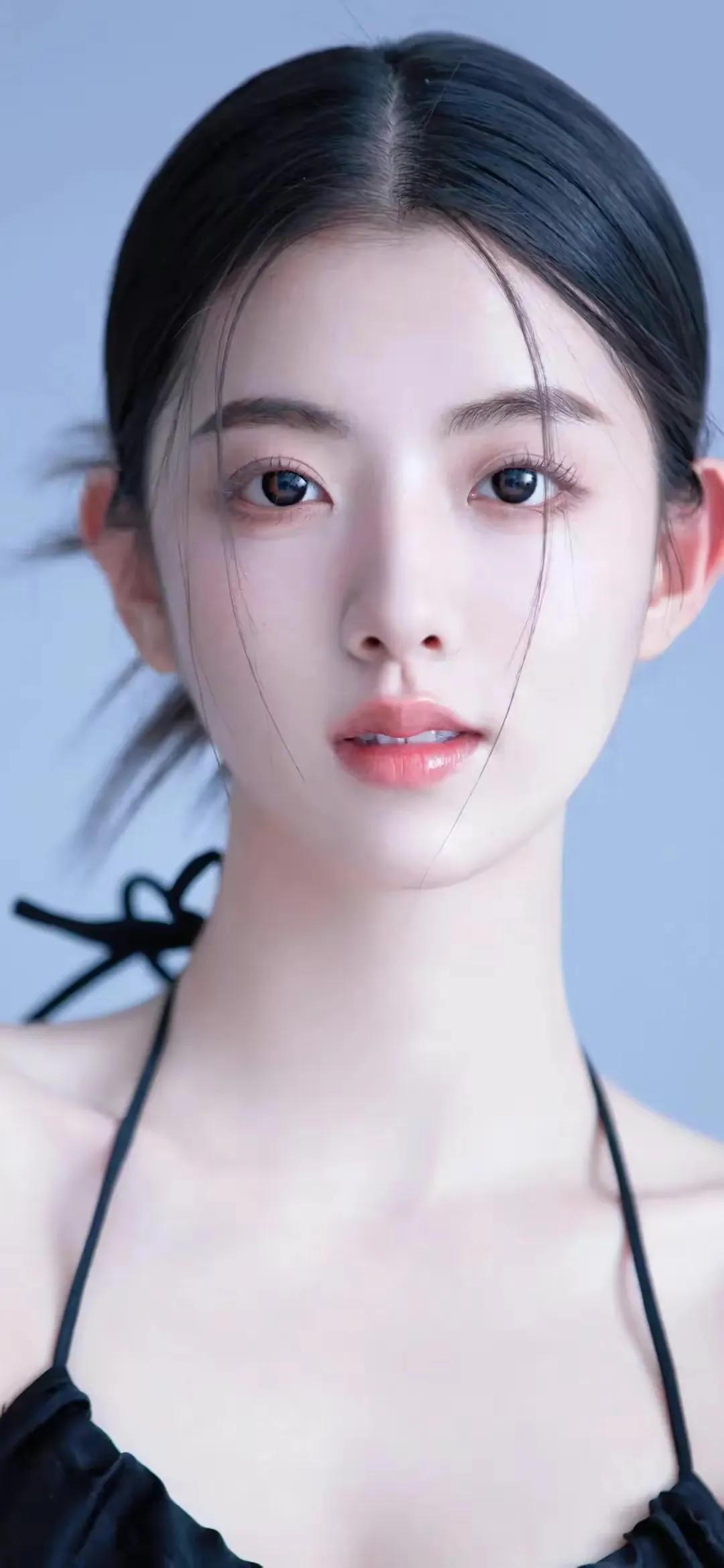 清丽秀雅，妩媚动人。#女明星谁最美# #高清美女# #惊艳女神#