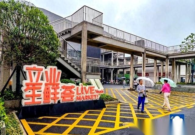 我天，襄阳这是要开挂了吗？
就在那个老机械厂的旧址上，居然硬生生“长”出来一个这