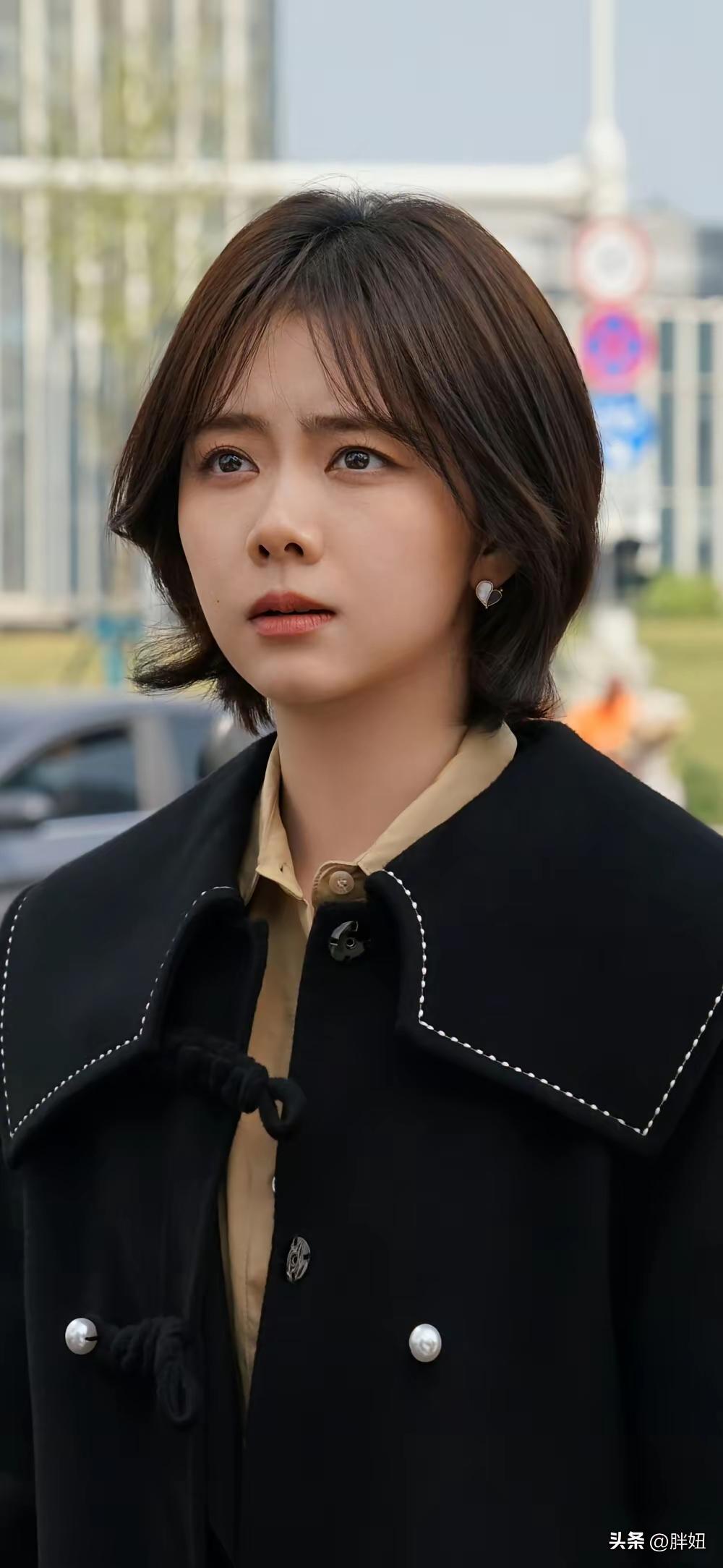 网友说[可爱]
如果要拍新版《英雄儿女》谭松韵无疑是饰演王芳不二人选。其活泼灵动