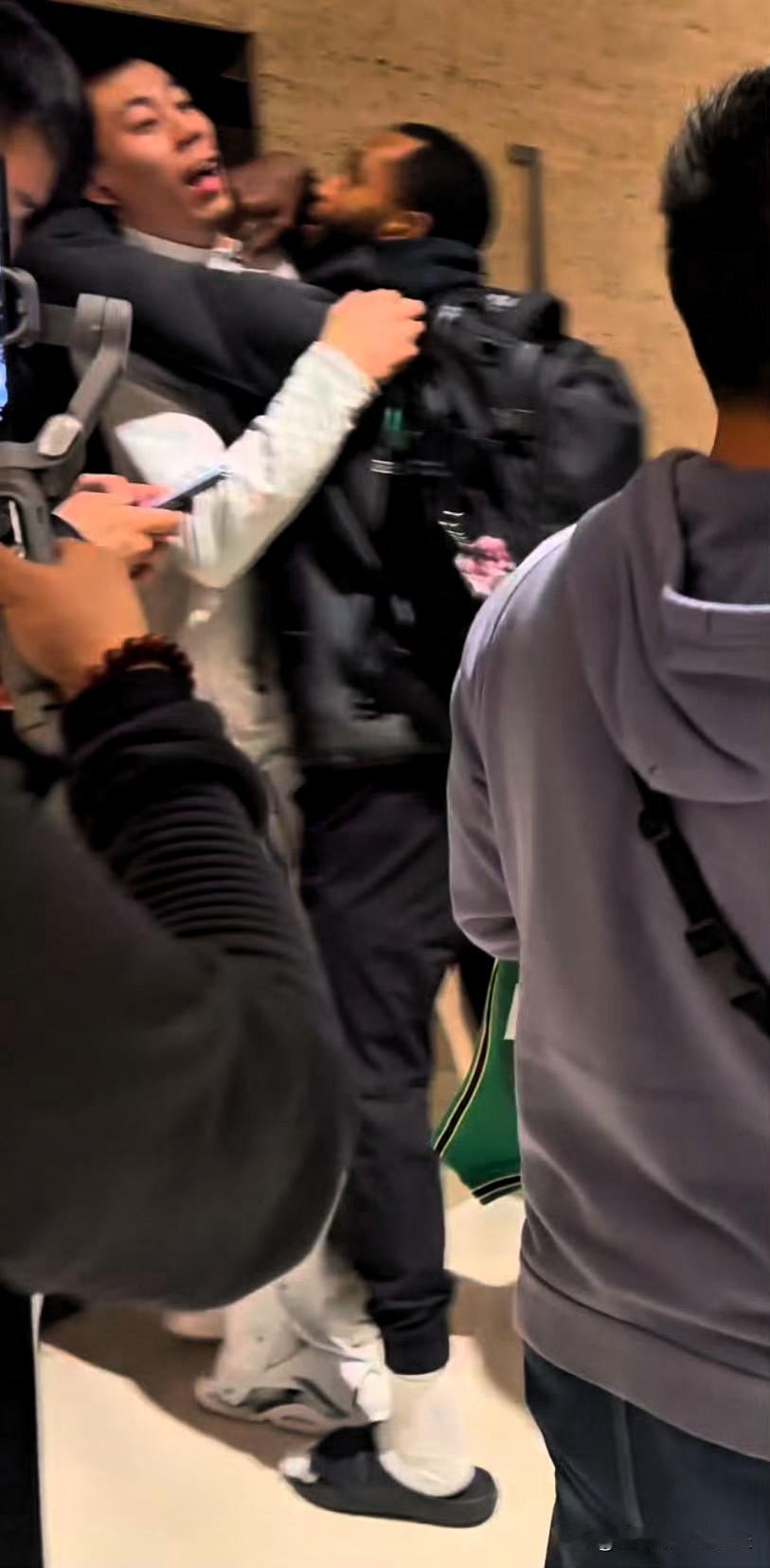 恕我直言，签下辽篮旧将，上海男篮可算是下血本，也要争冠军，为张镇麟配上后场老搭档