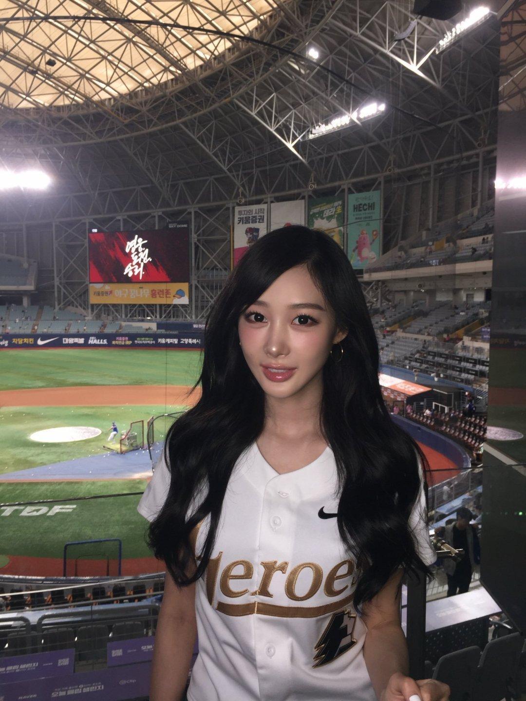 sm给我坤保持这种妆造 我给你跪下来 ​​​