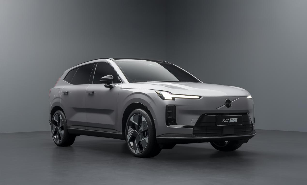 全新沃尔沃XC70首发，诞生于全新SMA超级混动架构。
 
5月7日，沃尔沃汽车
