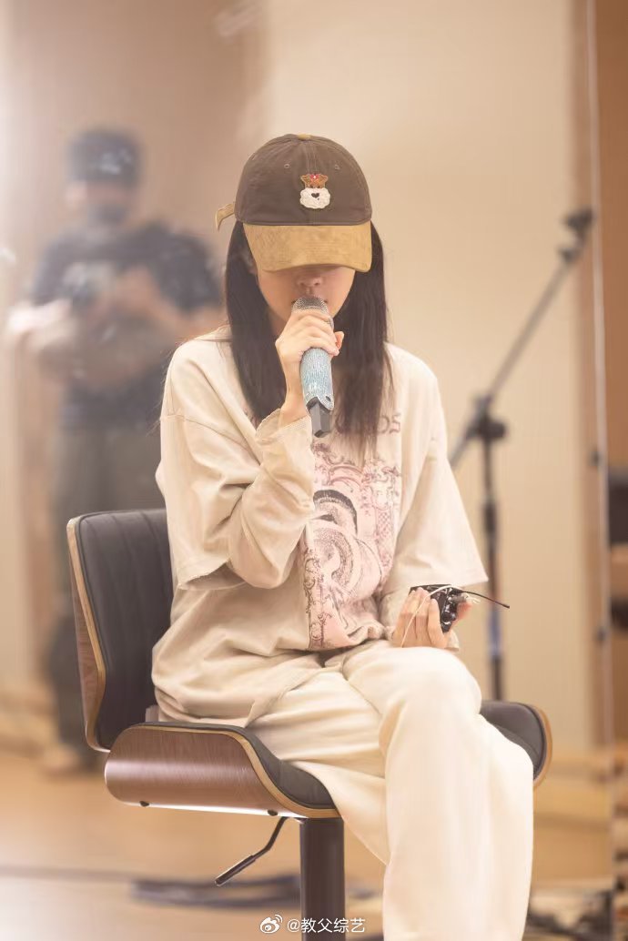 白鹿演唱会紧张白鹿十周年拾光音乐会 谁看完直接澄清小误会！十周年拾光音乐会是粉丝