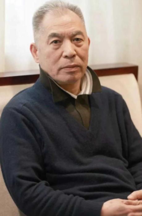 著名作家梁晓声的小姨20多岁时，未婚怀孕，誓死不说孩子的父亲是谁，最后被开除，生