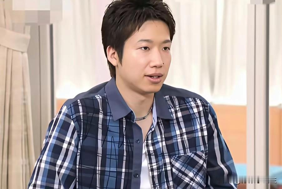 伦敦世乒赛，日本队输了以后，水谷隼踩着张本智和，吹他奥运金牌的含金量了！

他说