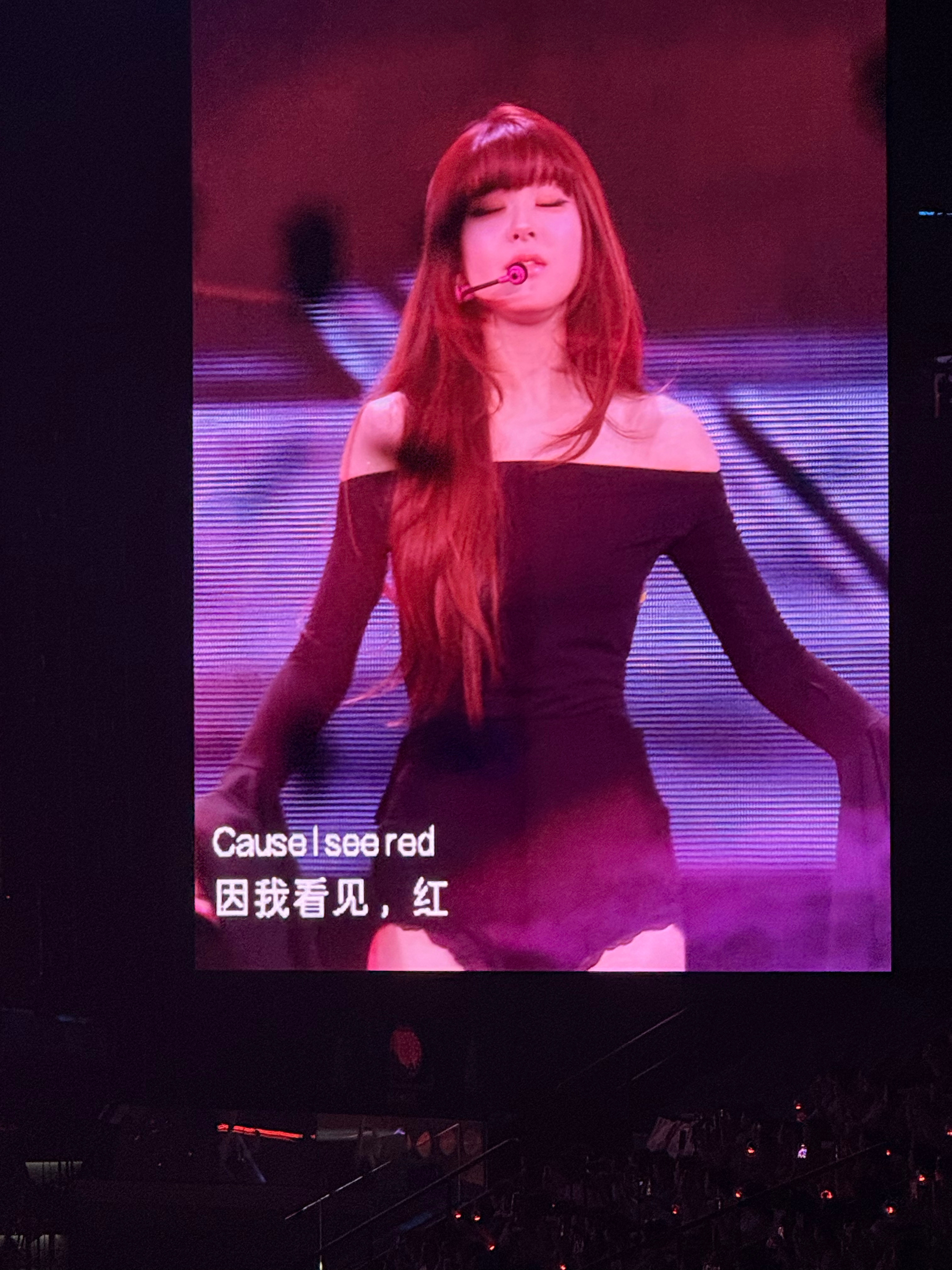 头发丝和纸花都恰到好处赵露思stayromantic澳门演唱会