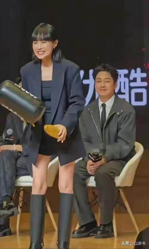 原来她是潘粤明现任老婆，小他10岁长相甜美，心胸大不与董洁纠缠 ​​​