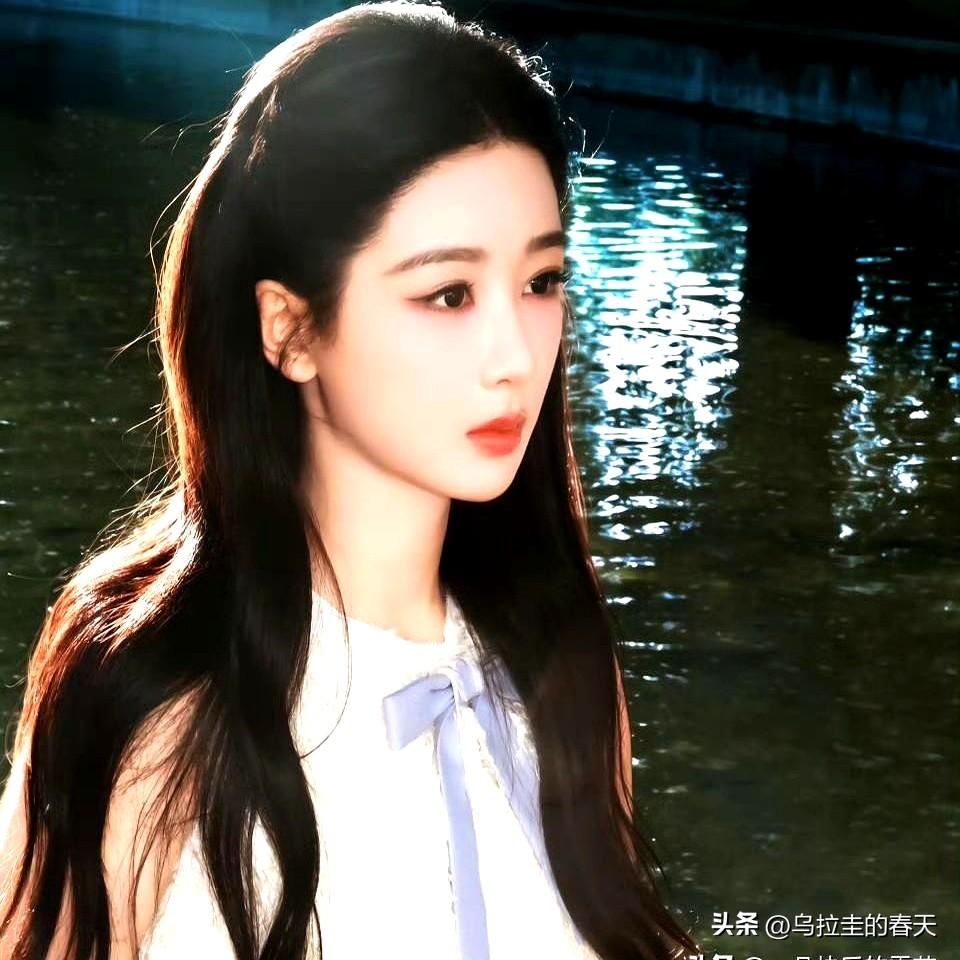 大早上的刷到这条，心里挺不是滋味。
杨紫给李现送个生日祝福，评论区居然还能吵起来