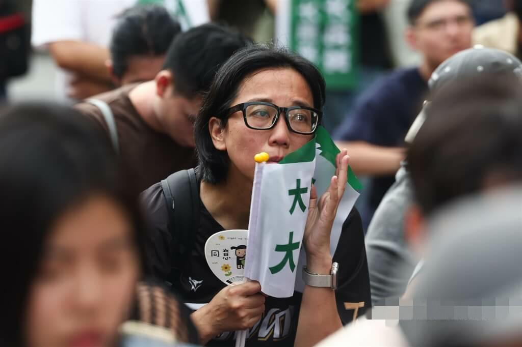 【美国民调：55.1%中国民众赞成“任何情况下”都不应对台使用武力，你信吗？】美