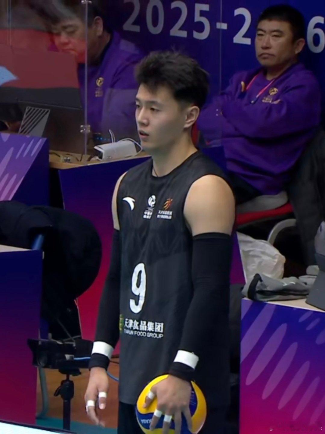 小豪打主力首发后变帅了 