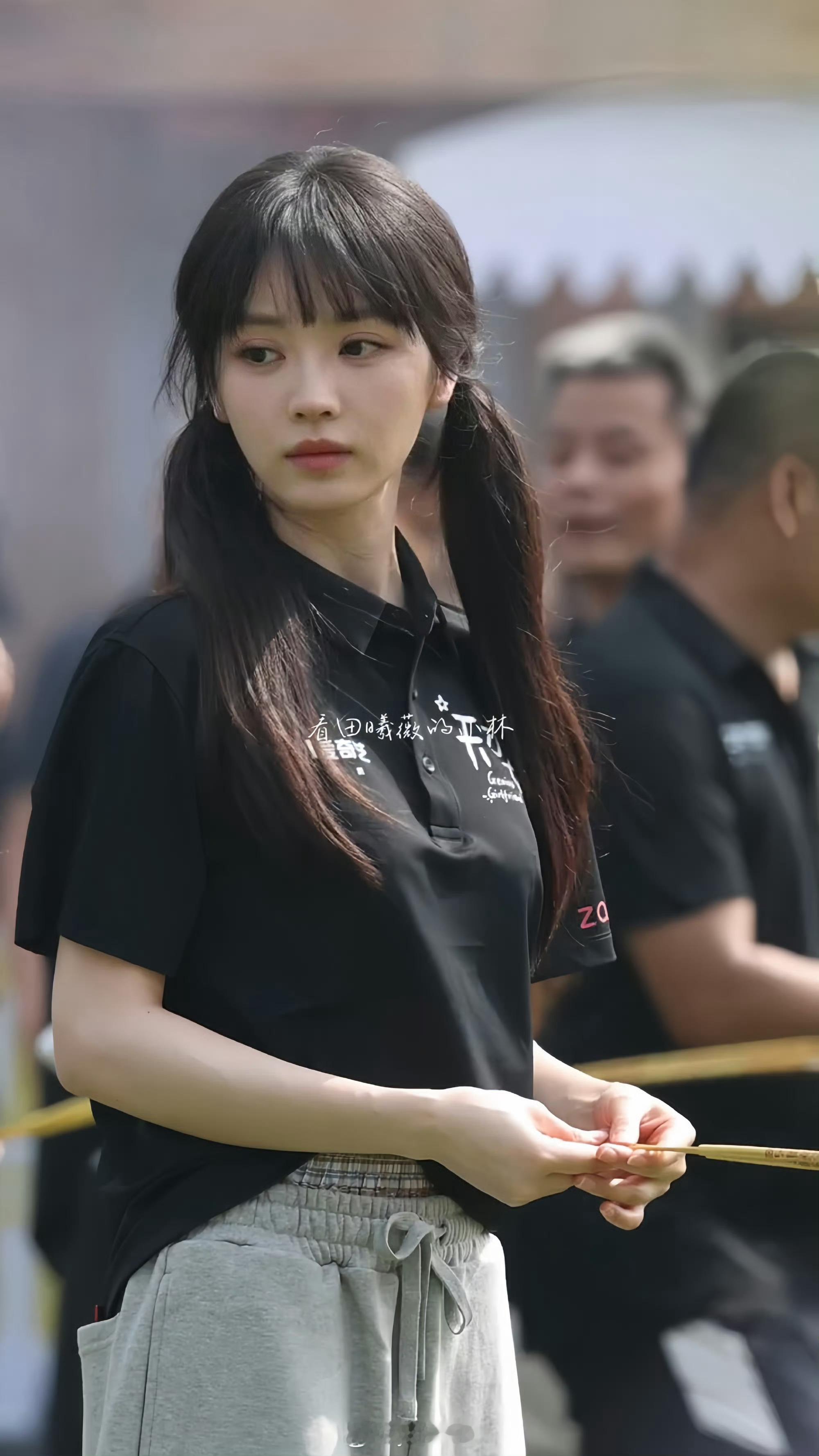 天才女友开机胡一天这状态演高中生行吗？江辰都快十年前了，田曦薇可以的胡一天开机状