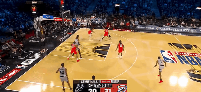 真强！文班上场后马刺连追7分！
在今天NBA季中锦标赛半决赛马刺对阵雷霆的第二节