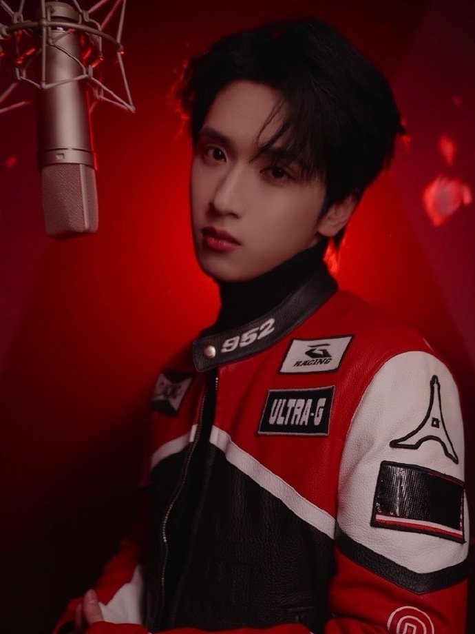 严浩翔个抖达成百万粉丝 严浩翔个抖粉丝已破100万 严浩翔个抖达成百万粉丝，严浩