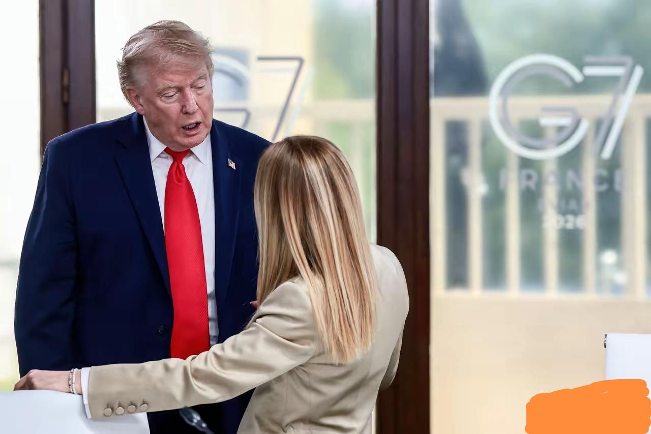 G7期间还“搂搂抱抱”美意关系，突然转向干了起来，起因就是川普的一篇推文，他说“