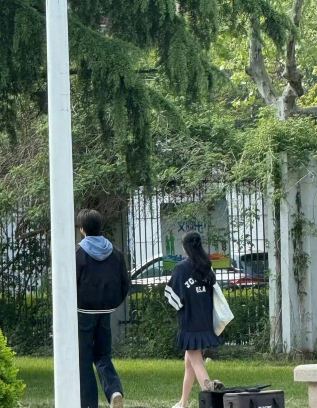 关晓彤林一海边吻戏是谁被海边吻路透惊艳到了关晓彤和林一的身高差刚刚好，优越头身比