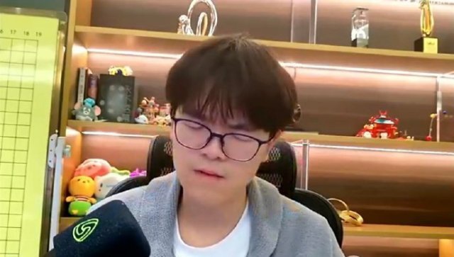 柯洁说为什么要这样羞辱我们   韩国裁判好大的官威啊，应该放足球场上让全场几万人