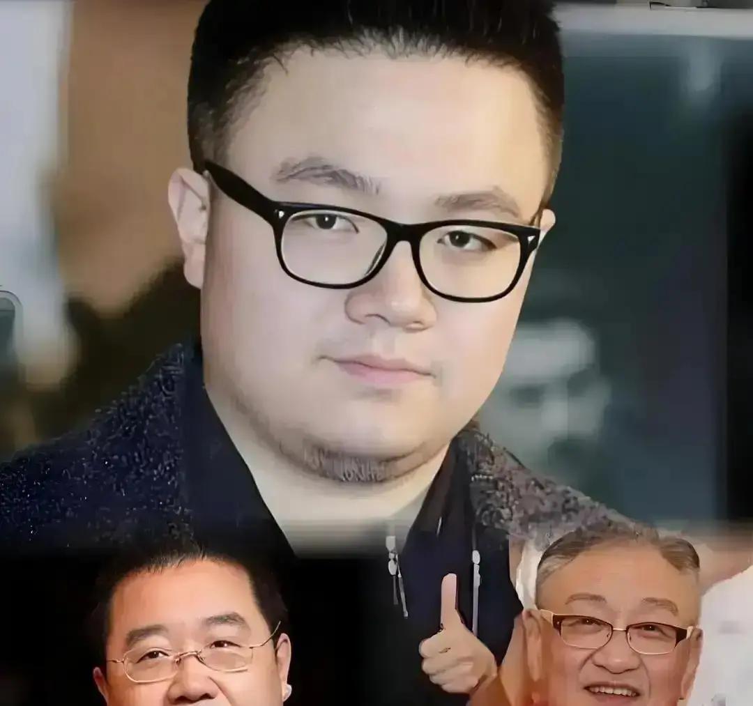 地下车库擦肩，亲爸转身就走
 
那天巴图刚停好车，英达从电梯出来，两人隔着十米对