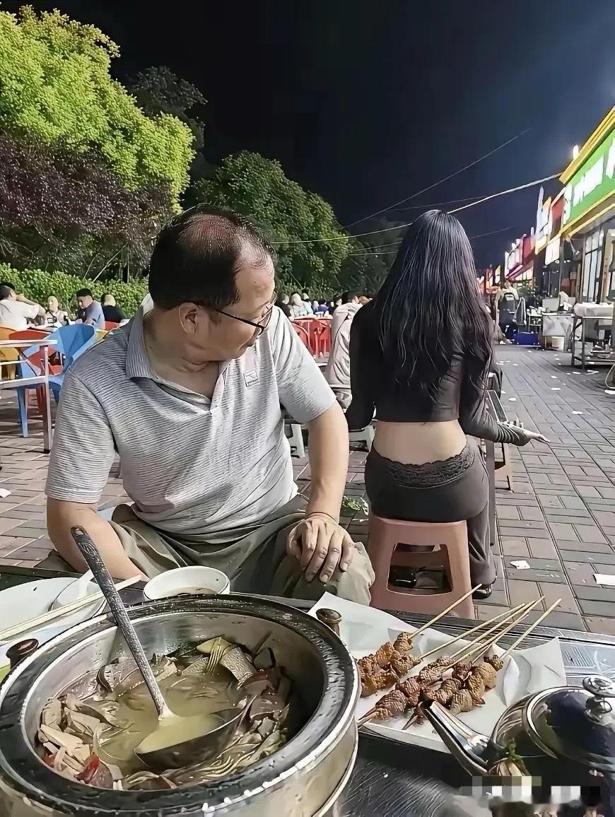 大叔，再不吃菜都凉了