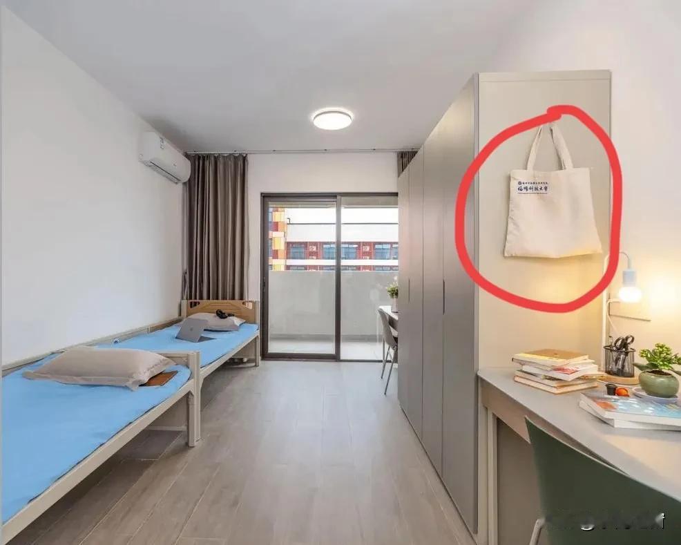 不得不吐槽一下！不是福耀科技大学1200元住宿费太贵，也不是这个面积大概30平方