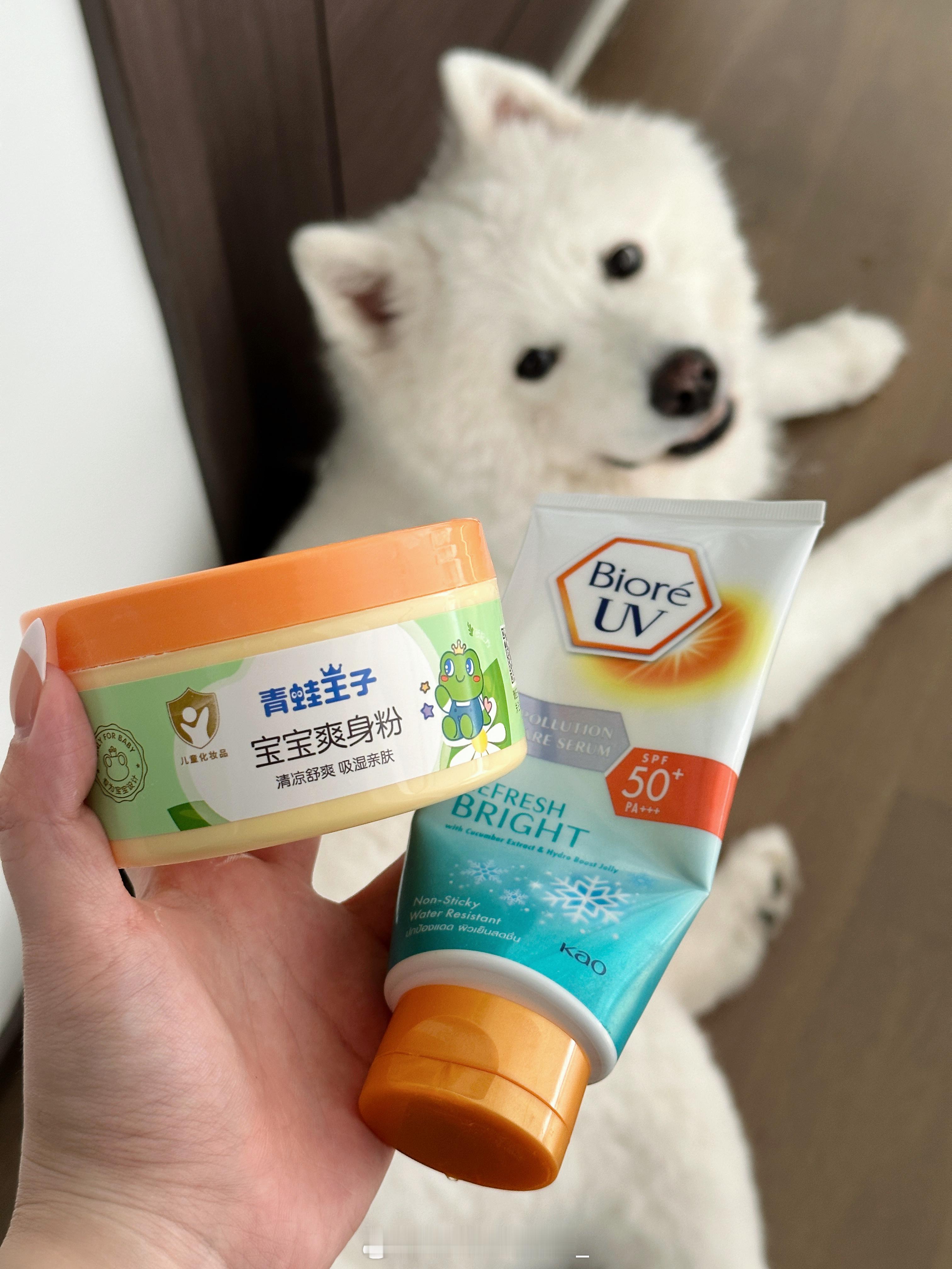 本人的夏日身体防晒最佳搭配可以拿爽身粉当散粉让防晒变得干爽又持久 没有涂完那么黏