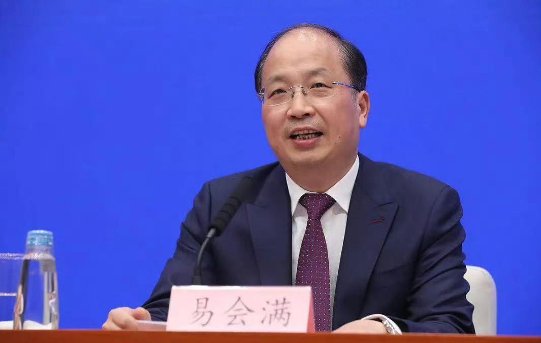 大家有什么想对他说的吗？易会满8月底与家人一同被带走