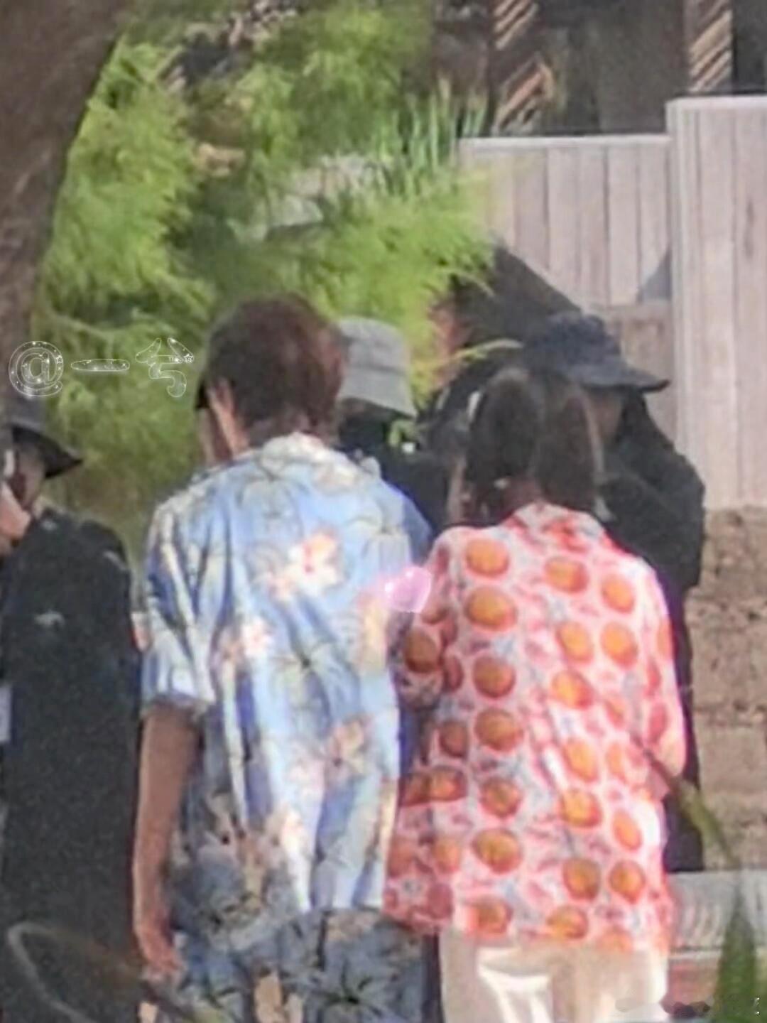 舒心玉溪在说什么悄悄话啊～舒心你的手在打豹豹了嘛[羞嗒嗒][羞嗒嗒] 永夜星河[