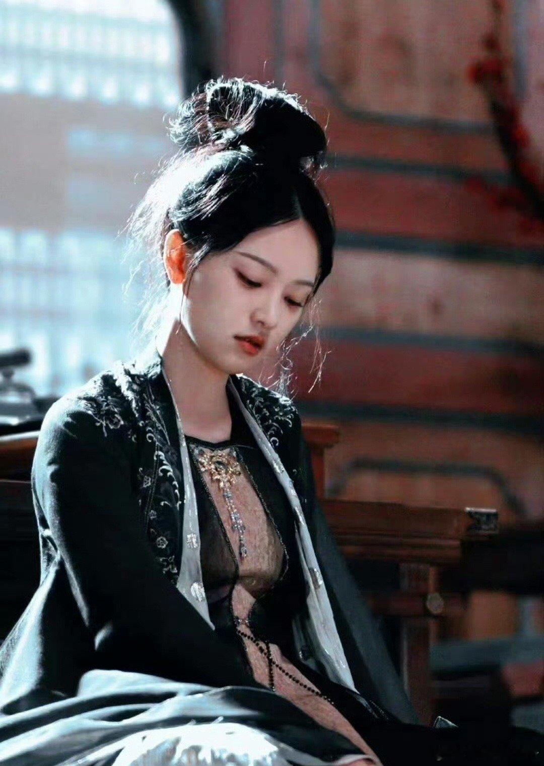 #黄灿灿好美#特别喜欢她的这种破碎感，演的真是太好了，人长得美，演技还在线，塑造