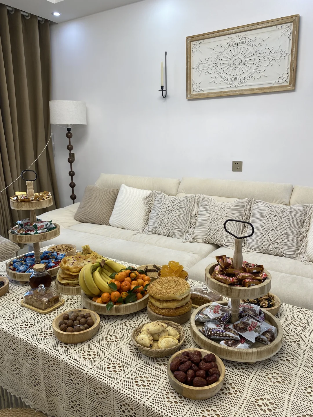 又是一个招待客人的一天 .