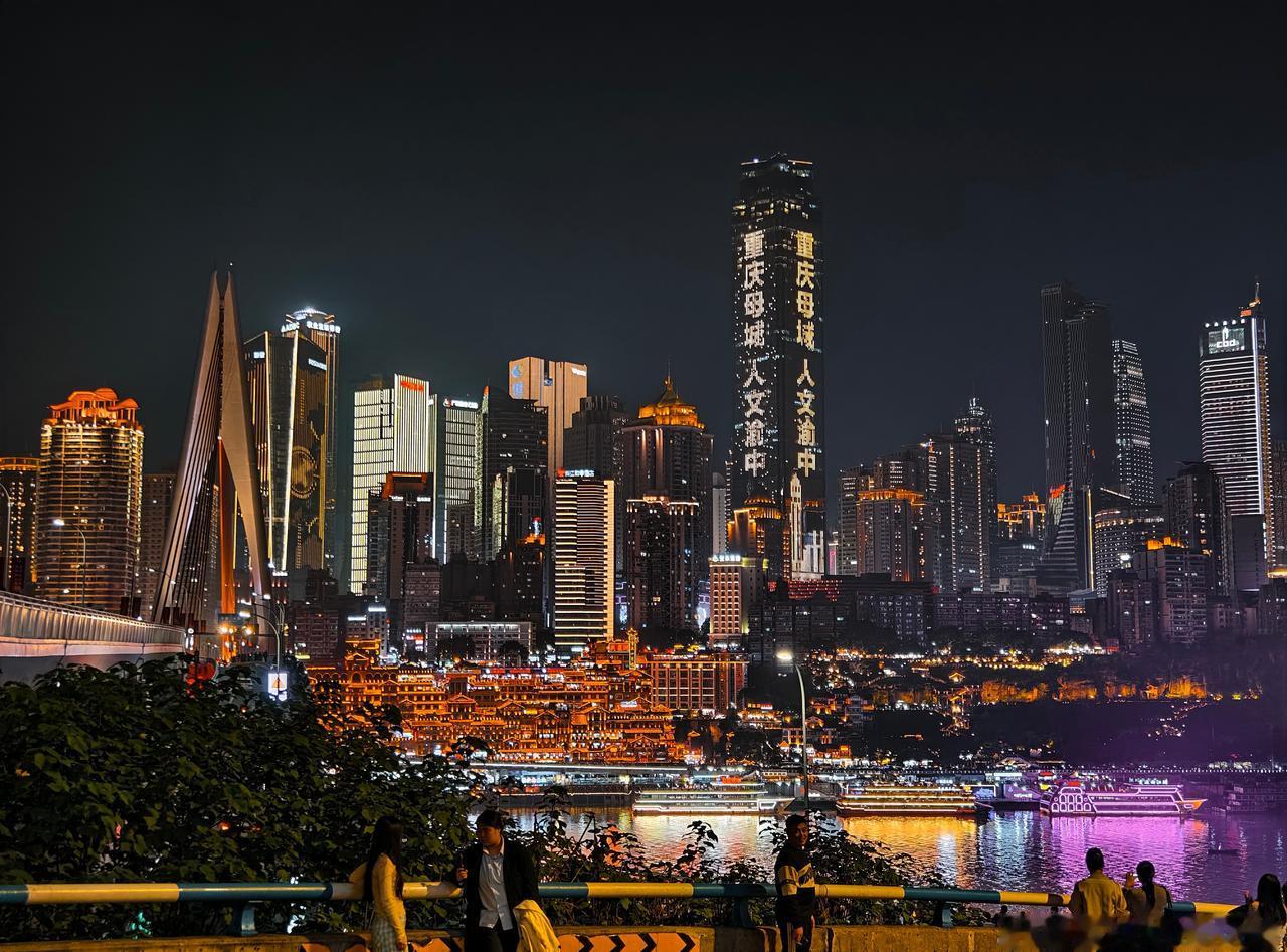 真正美好的东西藏在日复一日里，等着与你不期而遇。晚安 （图/运营三分公司 陈颖）