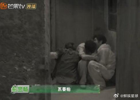 密逃四怂密室大逃脱 许凯推门遭遇小丑突袭，慌忙连连后退，NPC看了都疑惑，后退逃