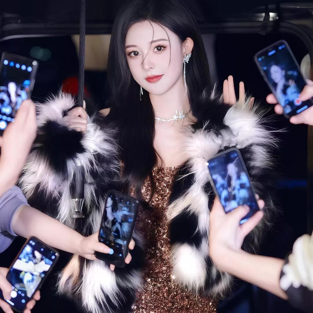 红毯上的绝美瞬间，闪耀的星河女神