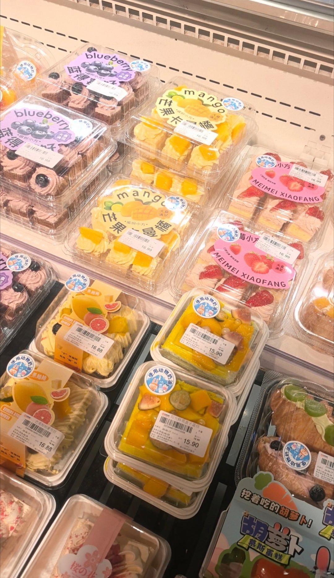早啊，闲逛超市，消磨时光只要是自己喜欢的事都不算浪费时间徘徊在甜品，零食，饮料货