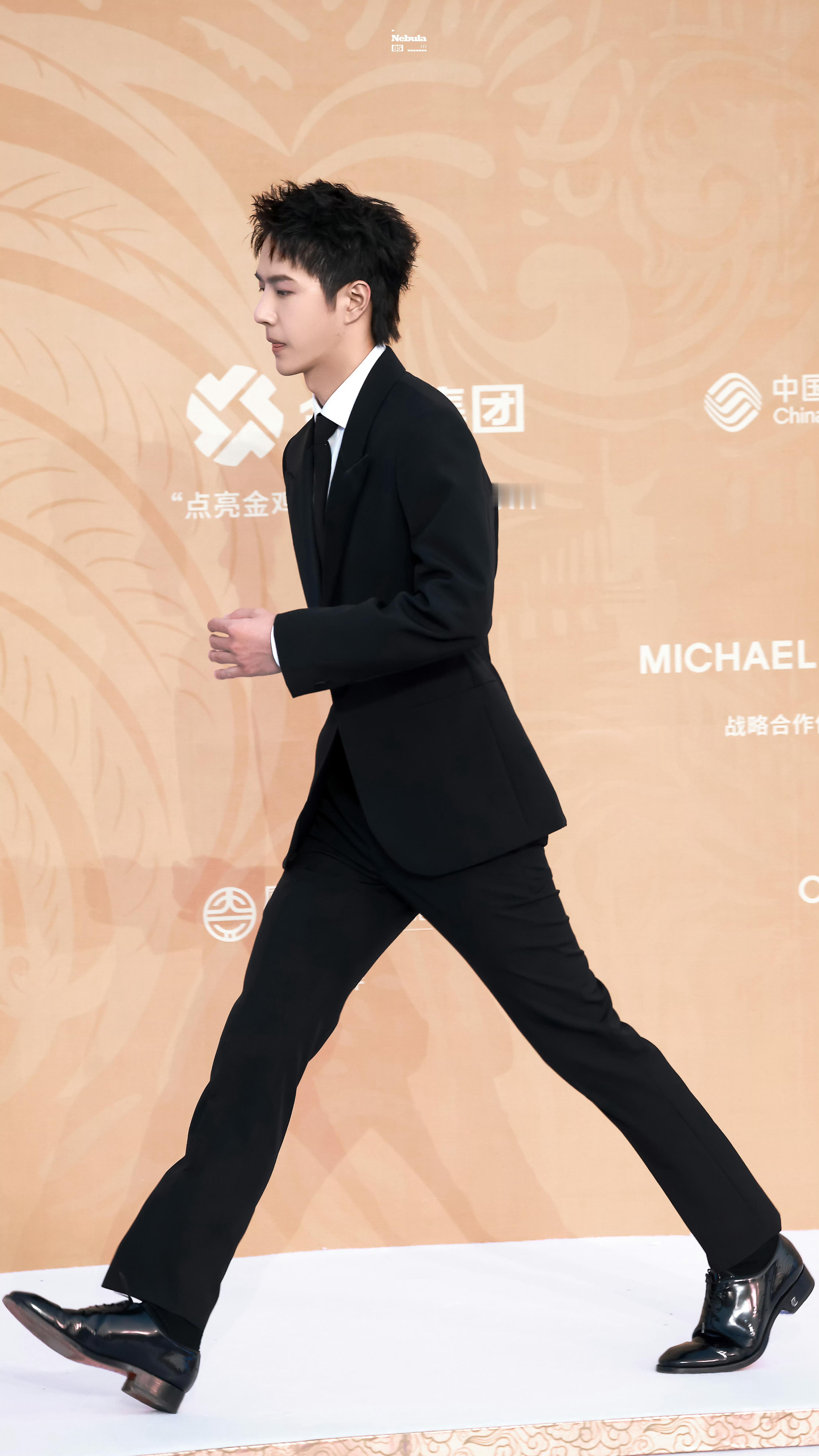 根正苗红好青年青年演员王一博向全世界安利王一博 ​​​