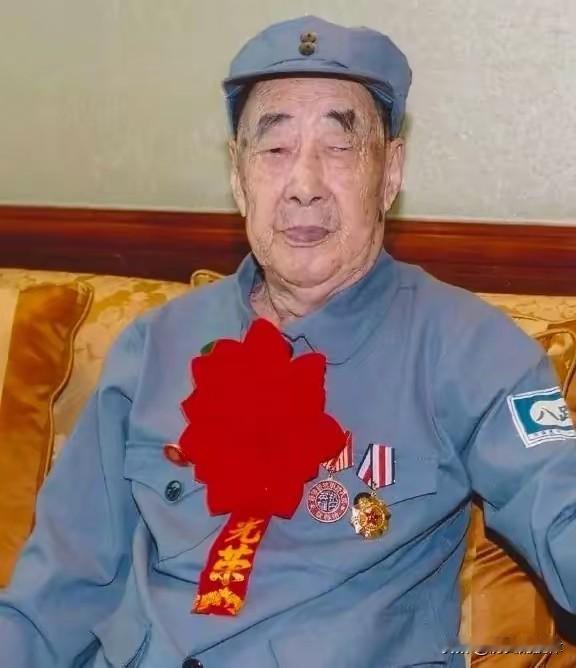 最令人唏嘘的父子反差！父亲是热血老八路，一生清贫，儿子身家千亿却失了本心
 
河